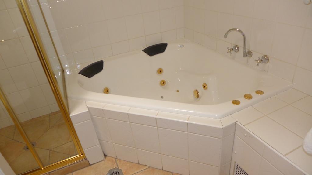 Bright Avenue Motor Inn Room photo